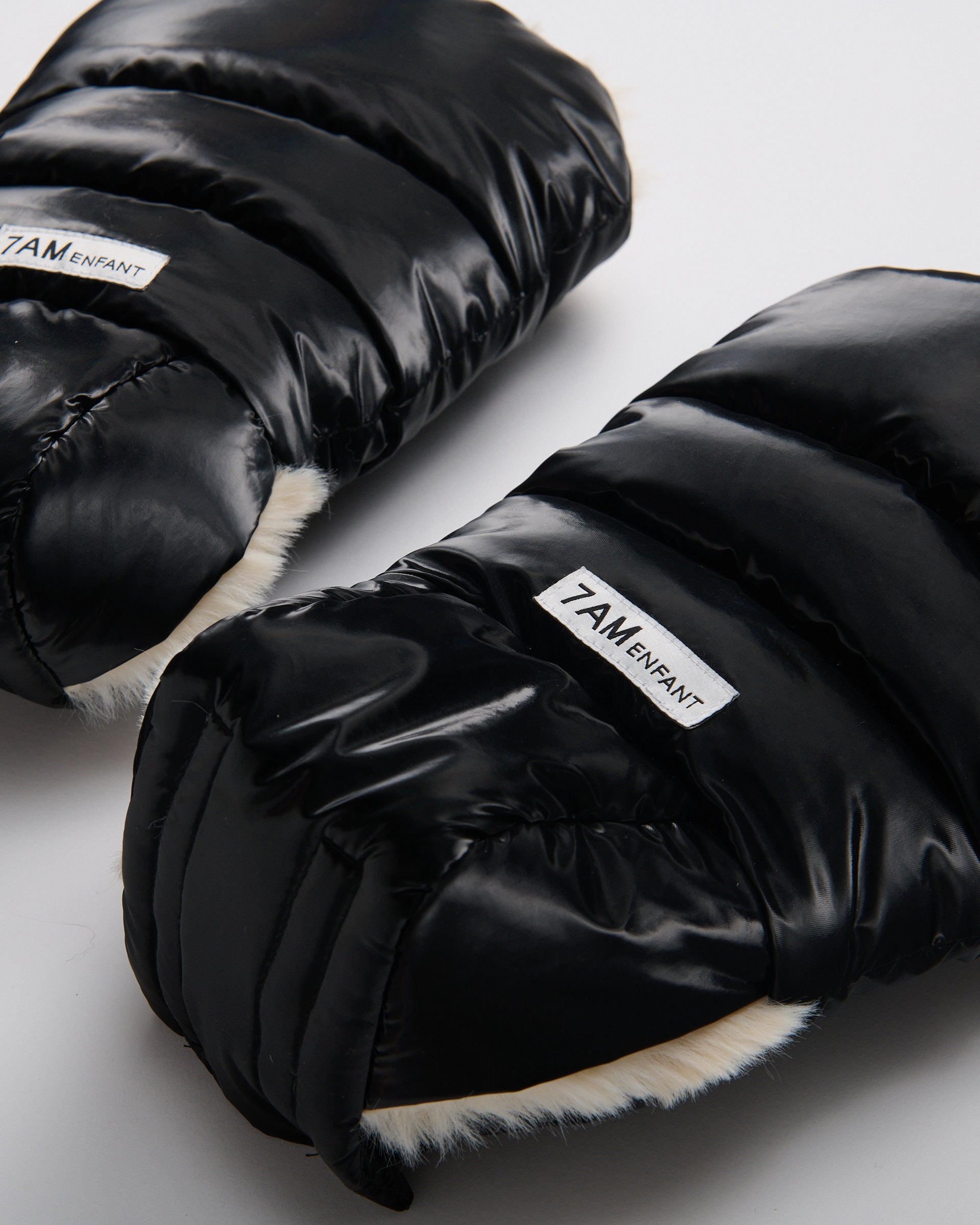 Black Liquid Shine Arctic White Faux Fur//