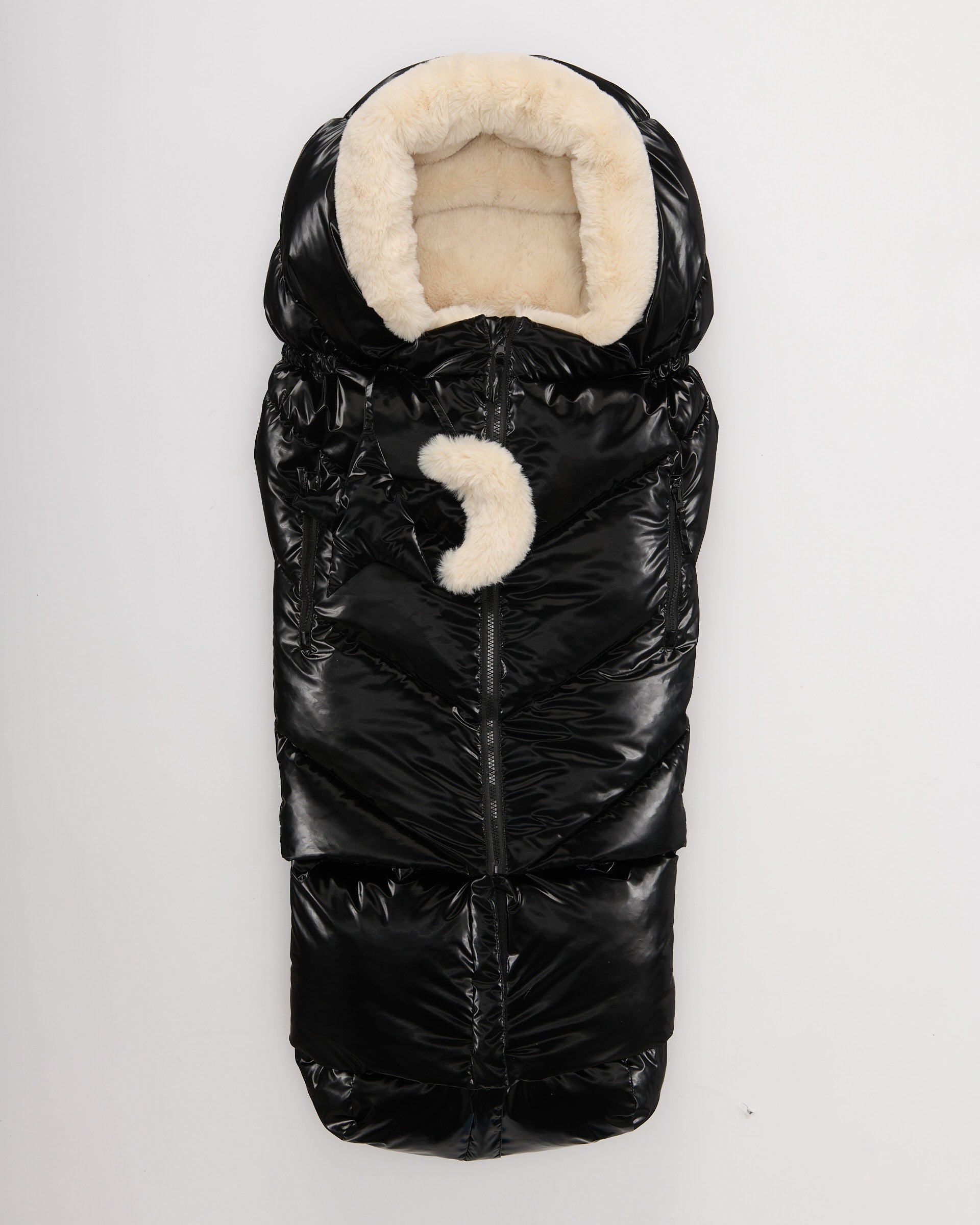 Black Liquid Shine Arctic White Faux Fur//