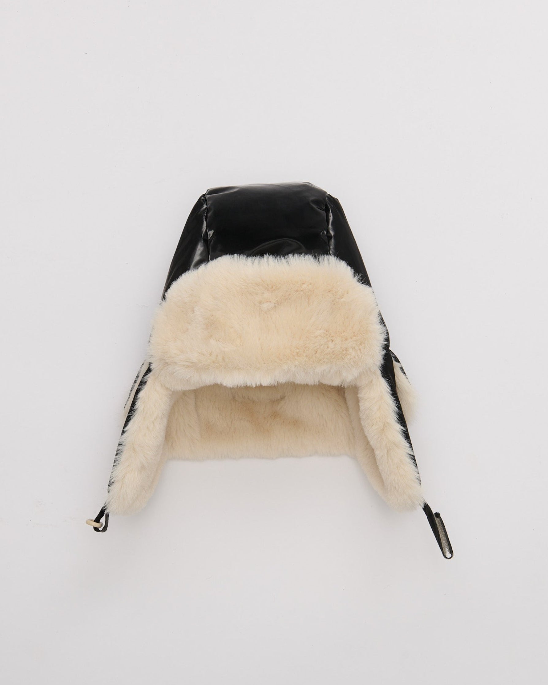 Black Liquid Shine Arctic White Faux Fur//