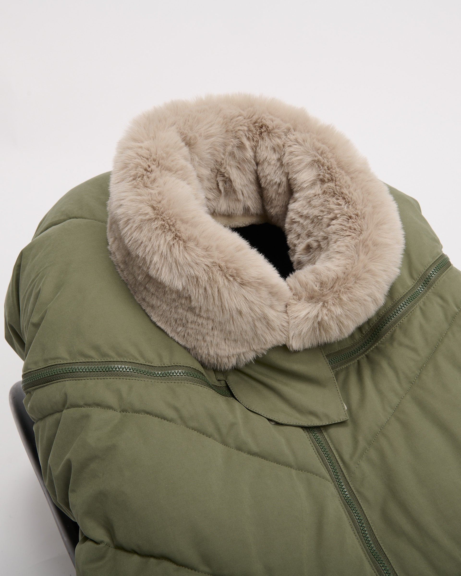 Woodland Greige Faux Fur//