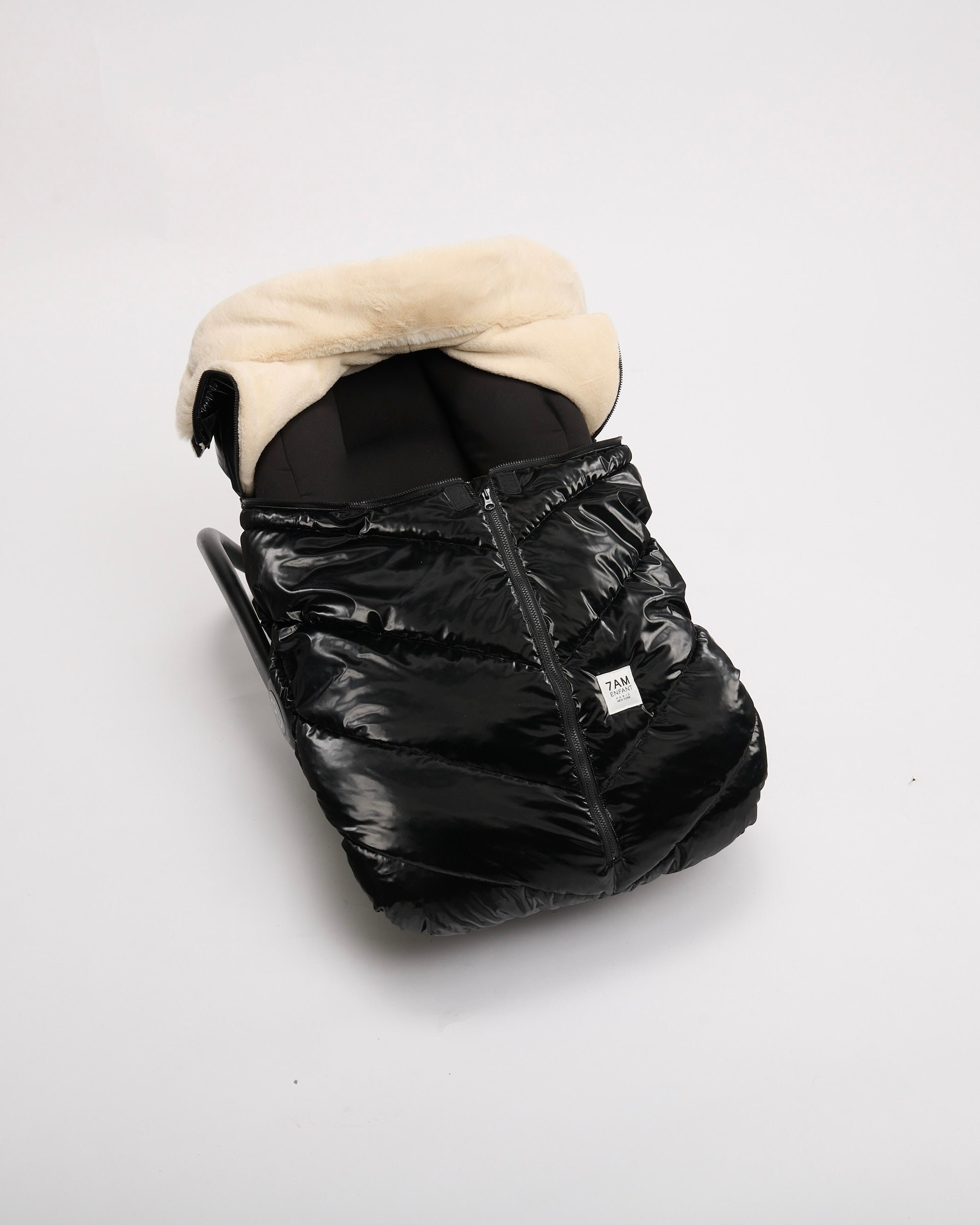 Black Liquid Shine Arctic White Faux Fur//