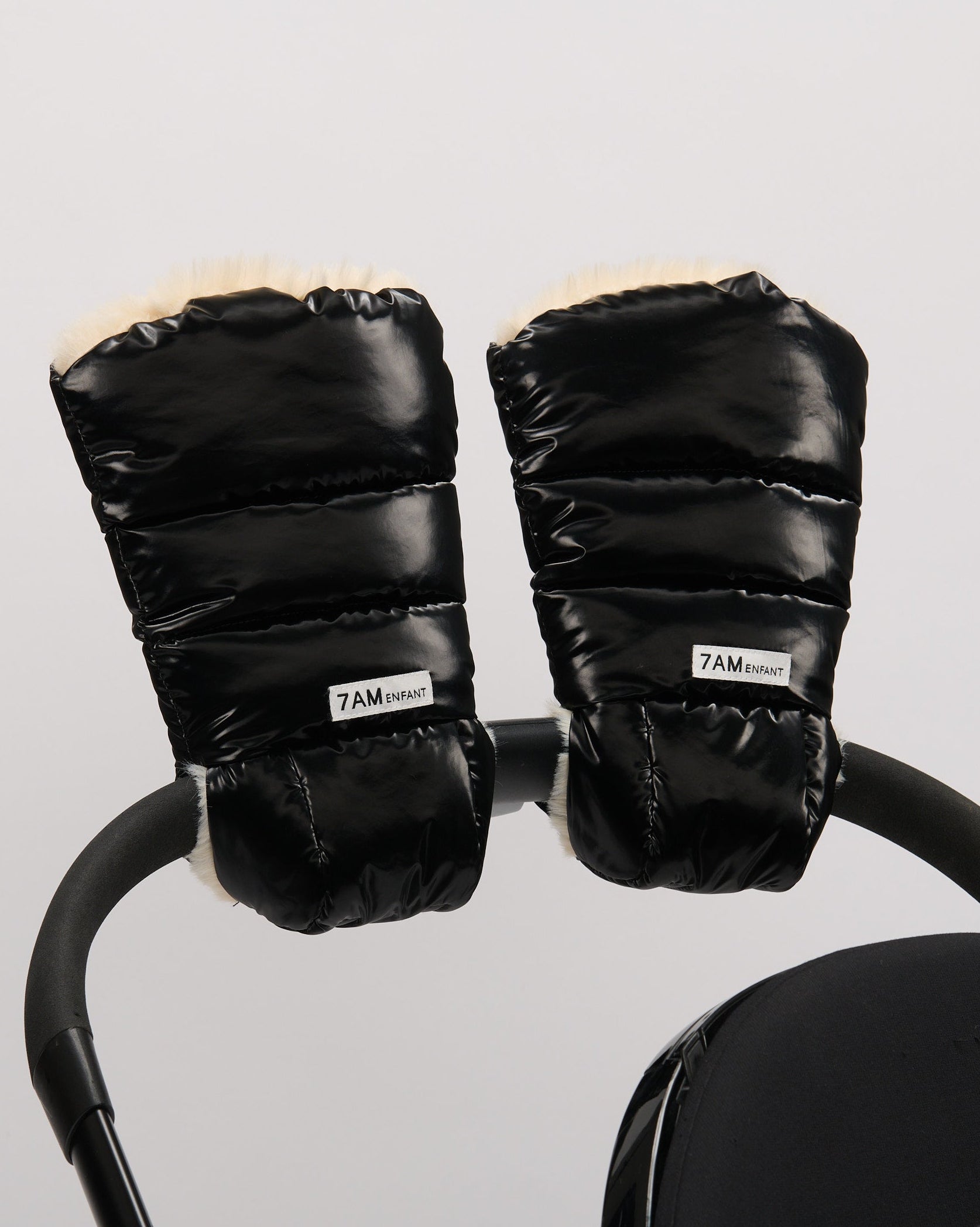 Black Liquid Shine Arctic White Faux Fur//