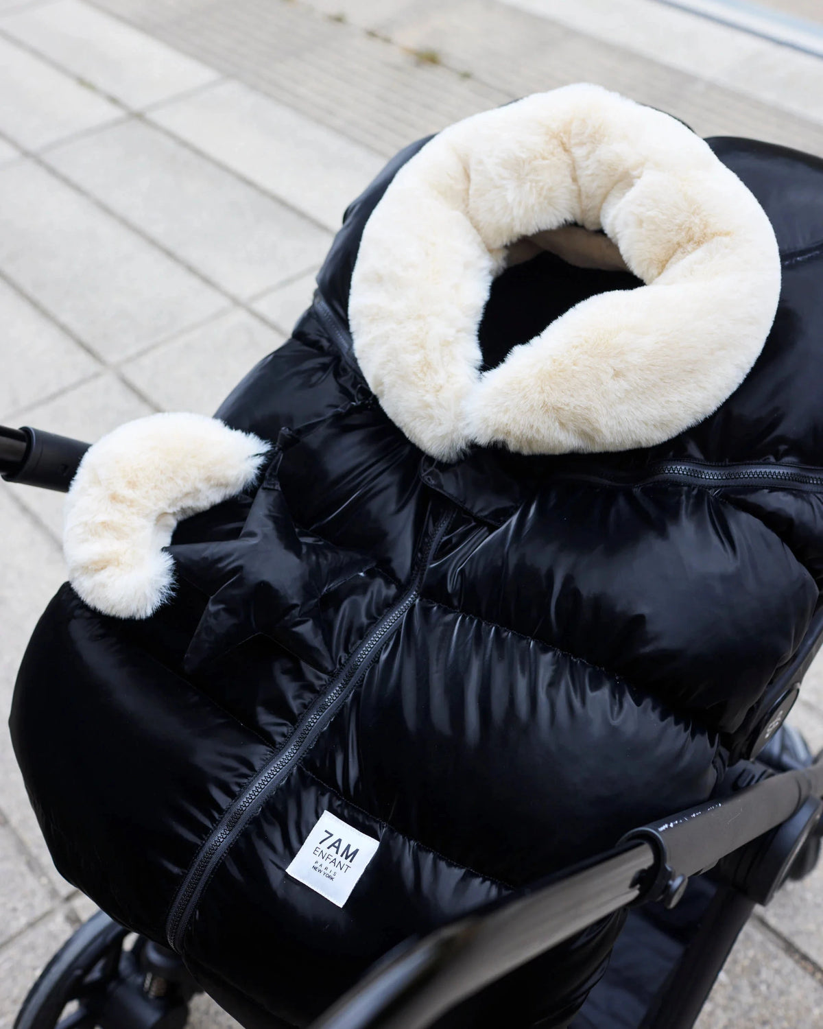 Black Liquid Shine Arctic White Faux Fur//