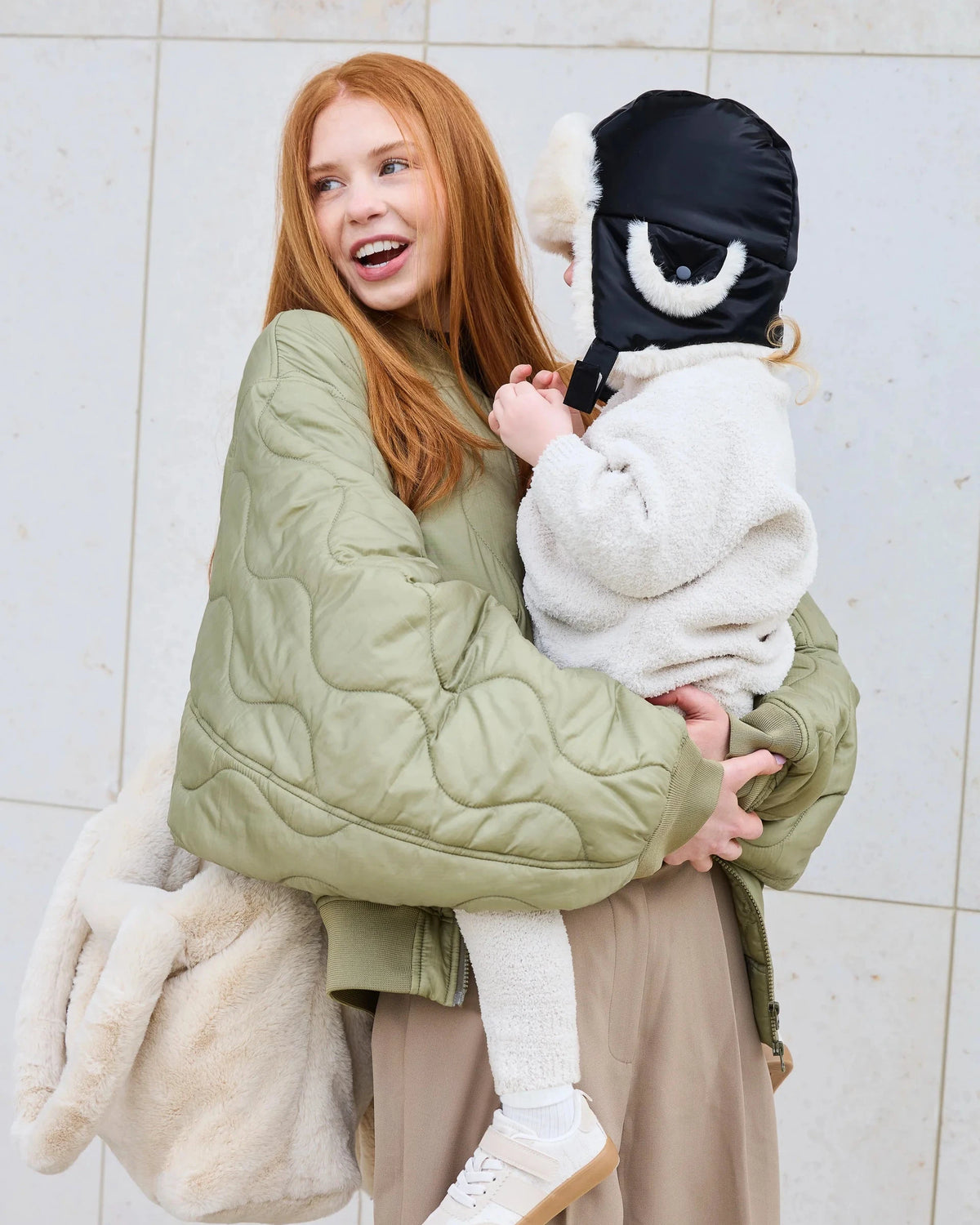 Black Liquid Shine Arctic White Faux Fur//