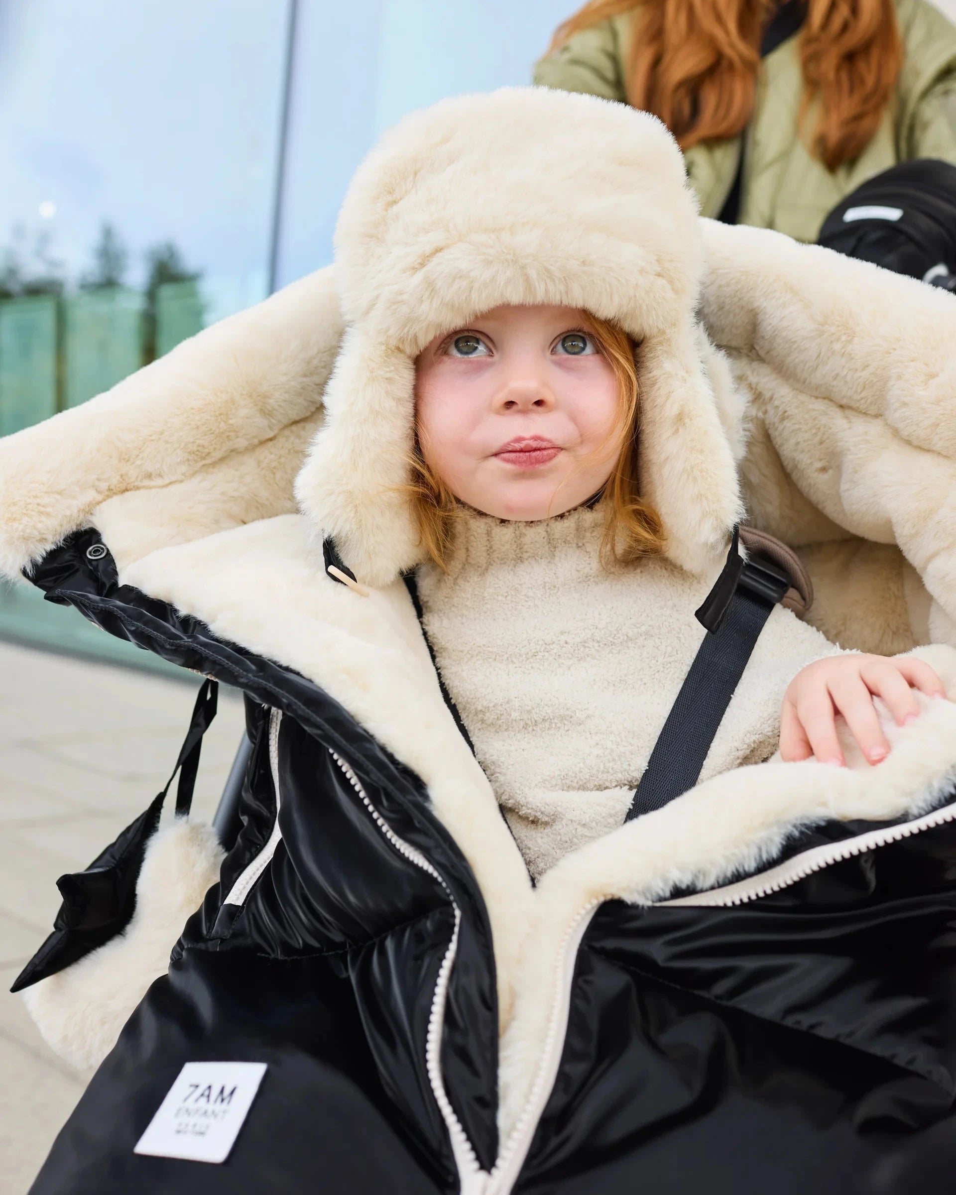 Black Liquid Shine Arctic White Faux Fur//