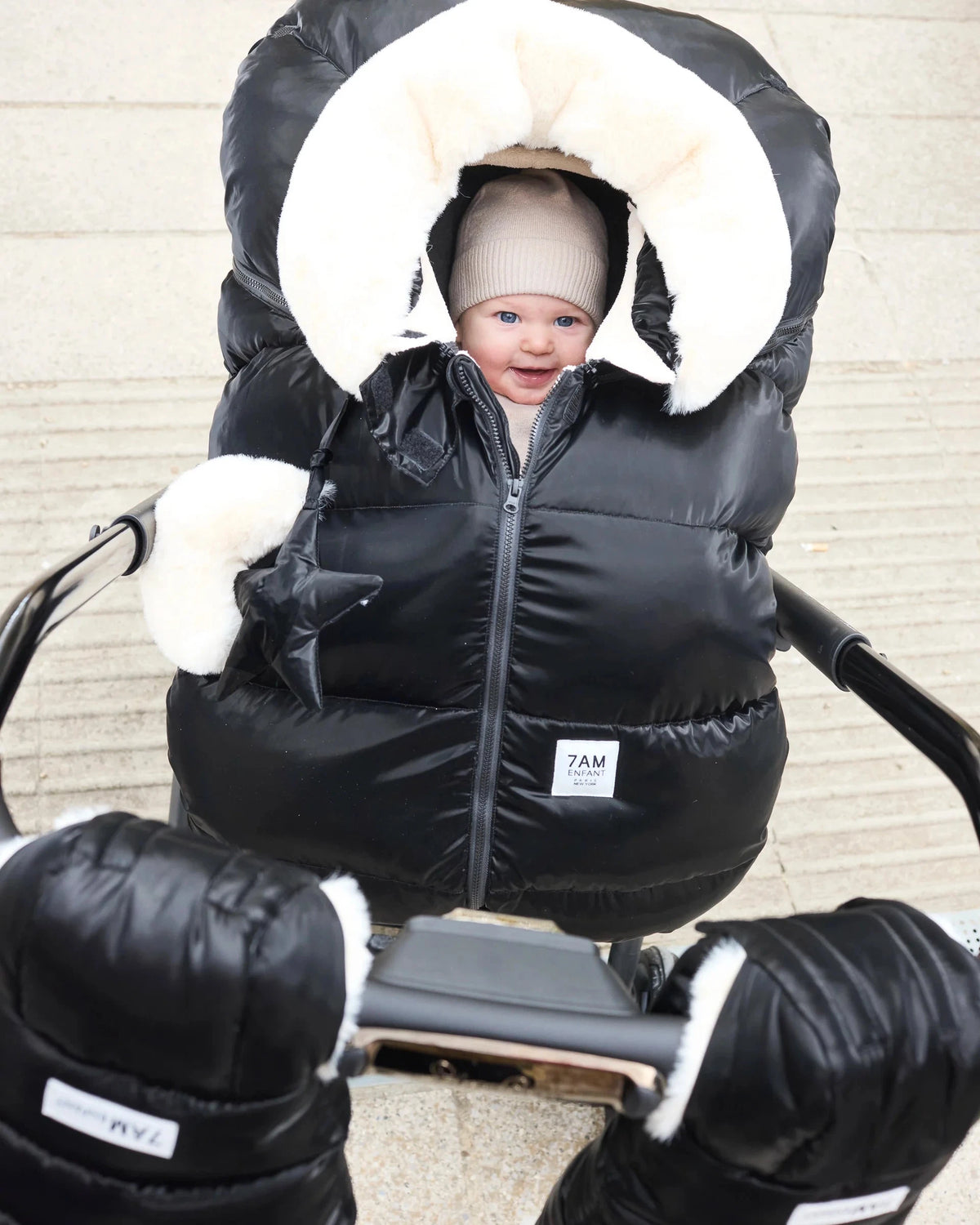 Black Liquid Shine Arctic White Faux Fur//