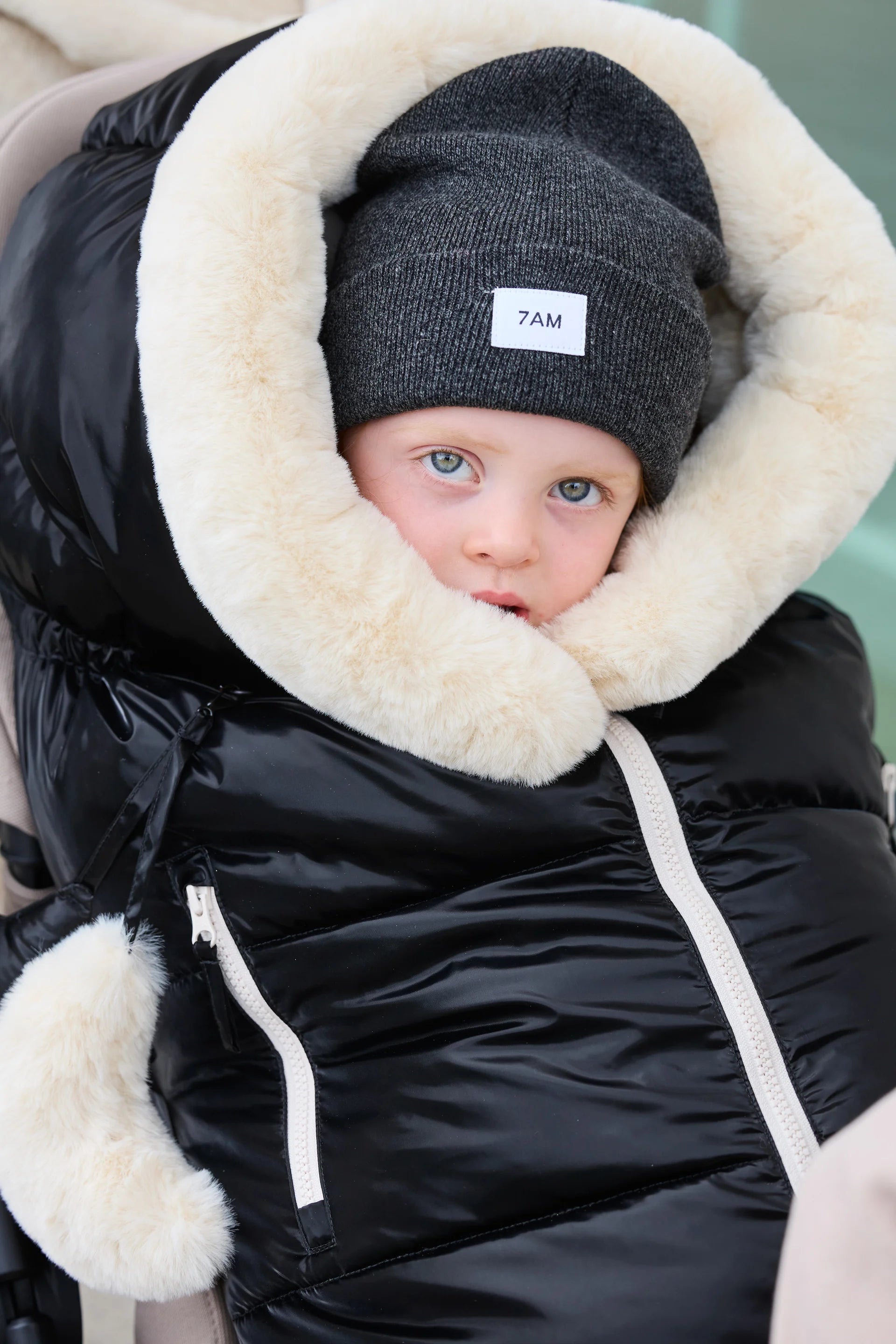 Black Liquid Shine Arctic White Faux Fur//