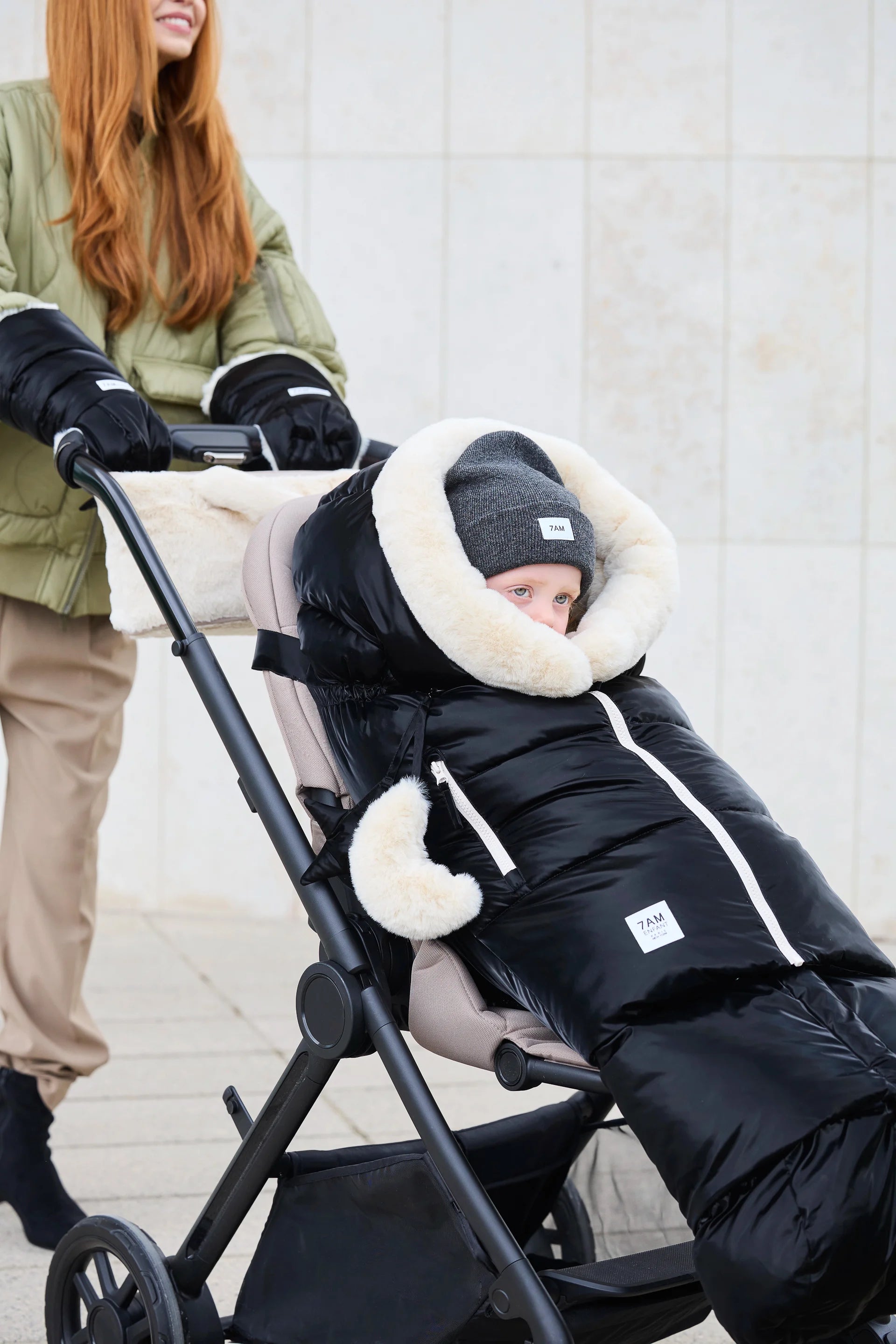 Black Liquid Shine Arctic White Faux Fur//