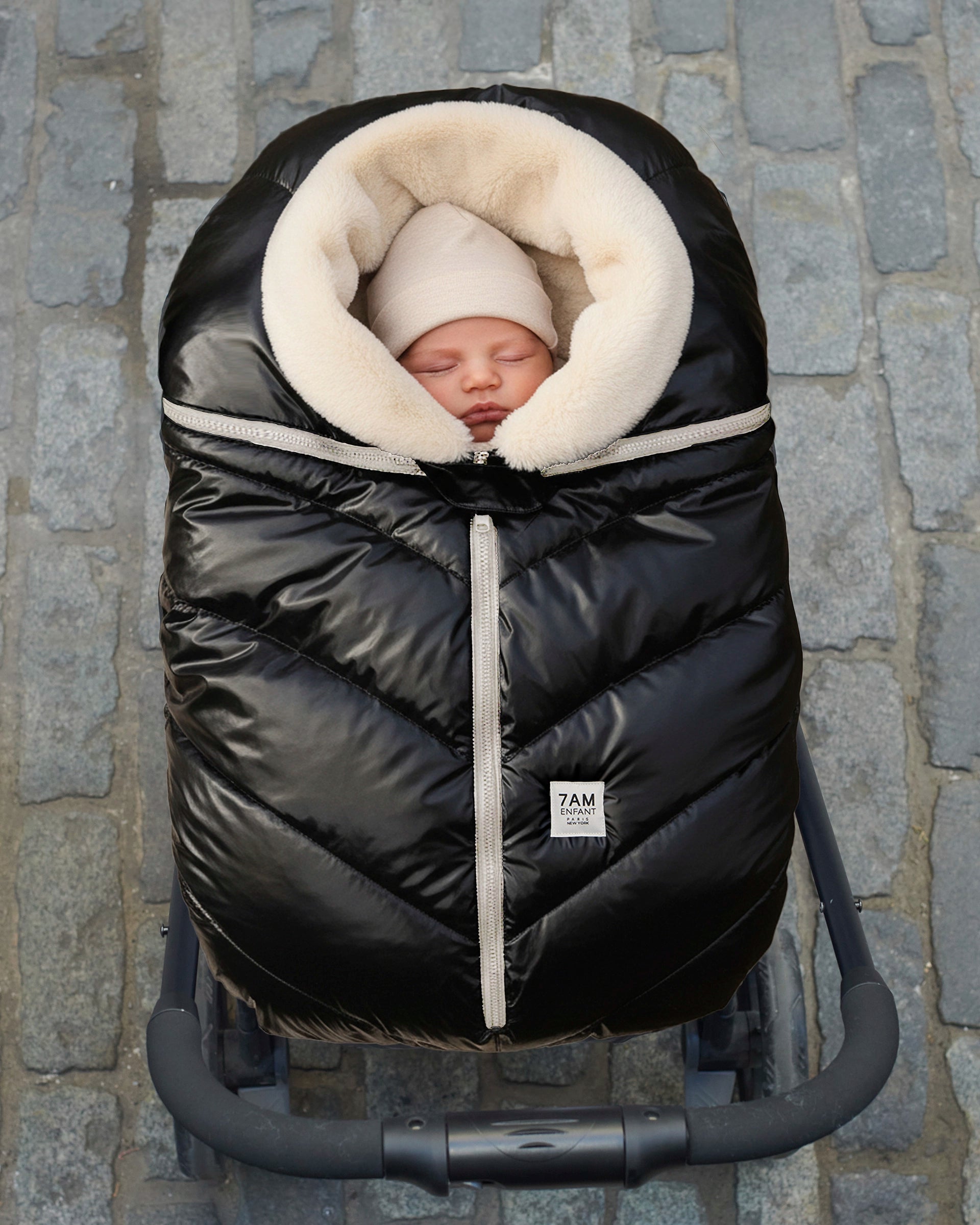 Black Liquid Shine Arctic White Faux Fur//