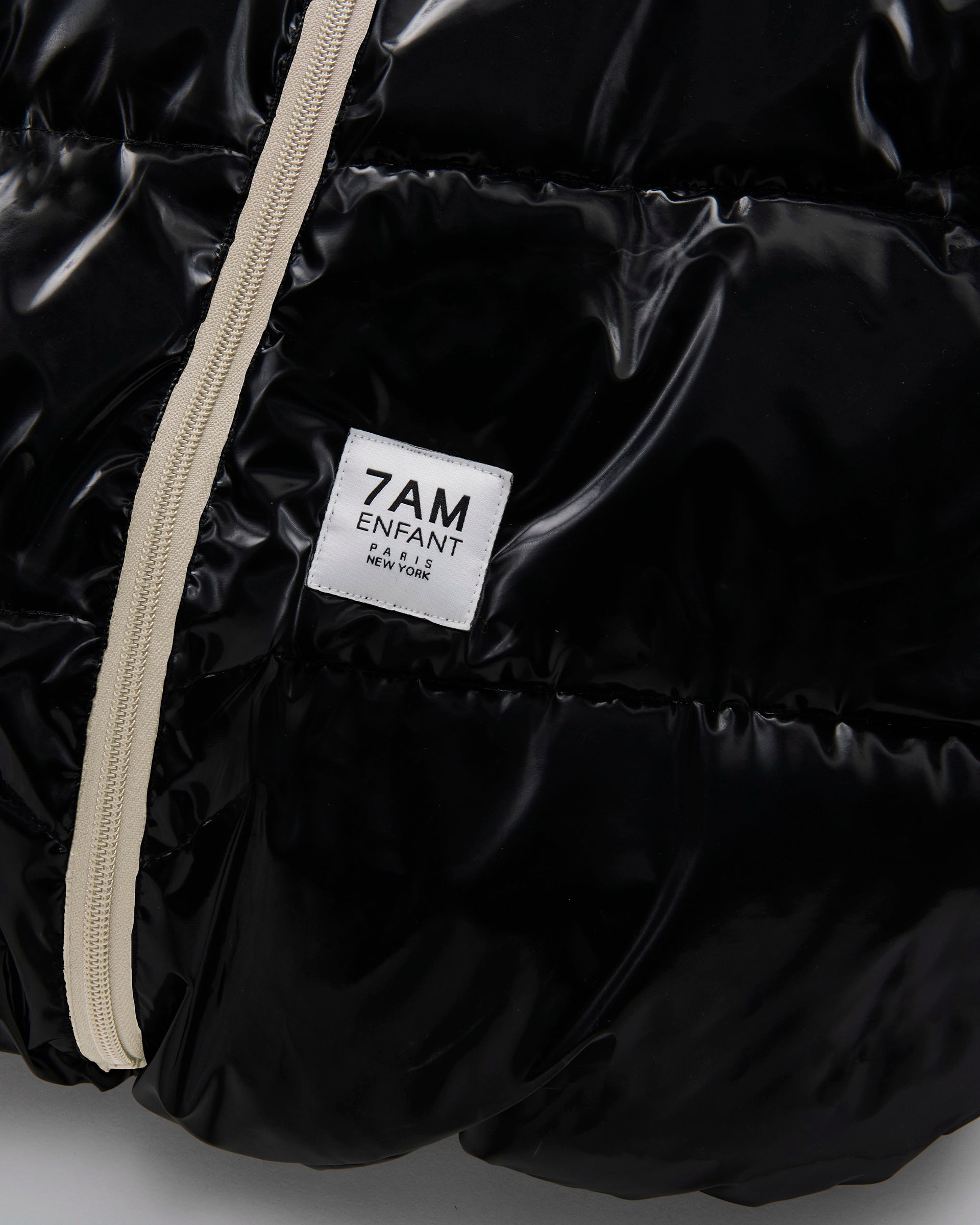 Black Liquid Shine Arctic White Faux Fur//