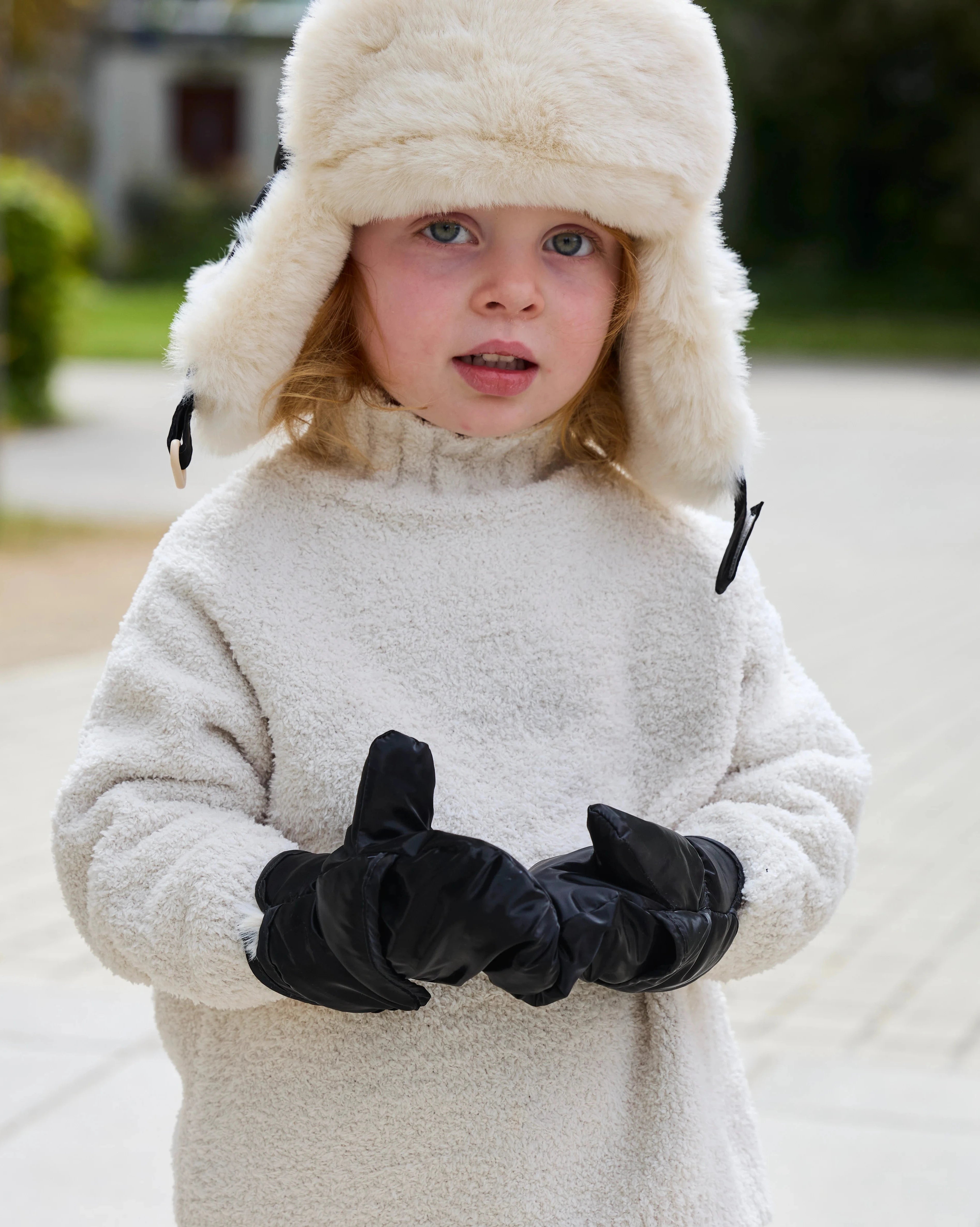 Black Liquid Shine Arctic White Faux Fur//