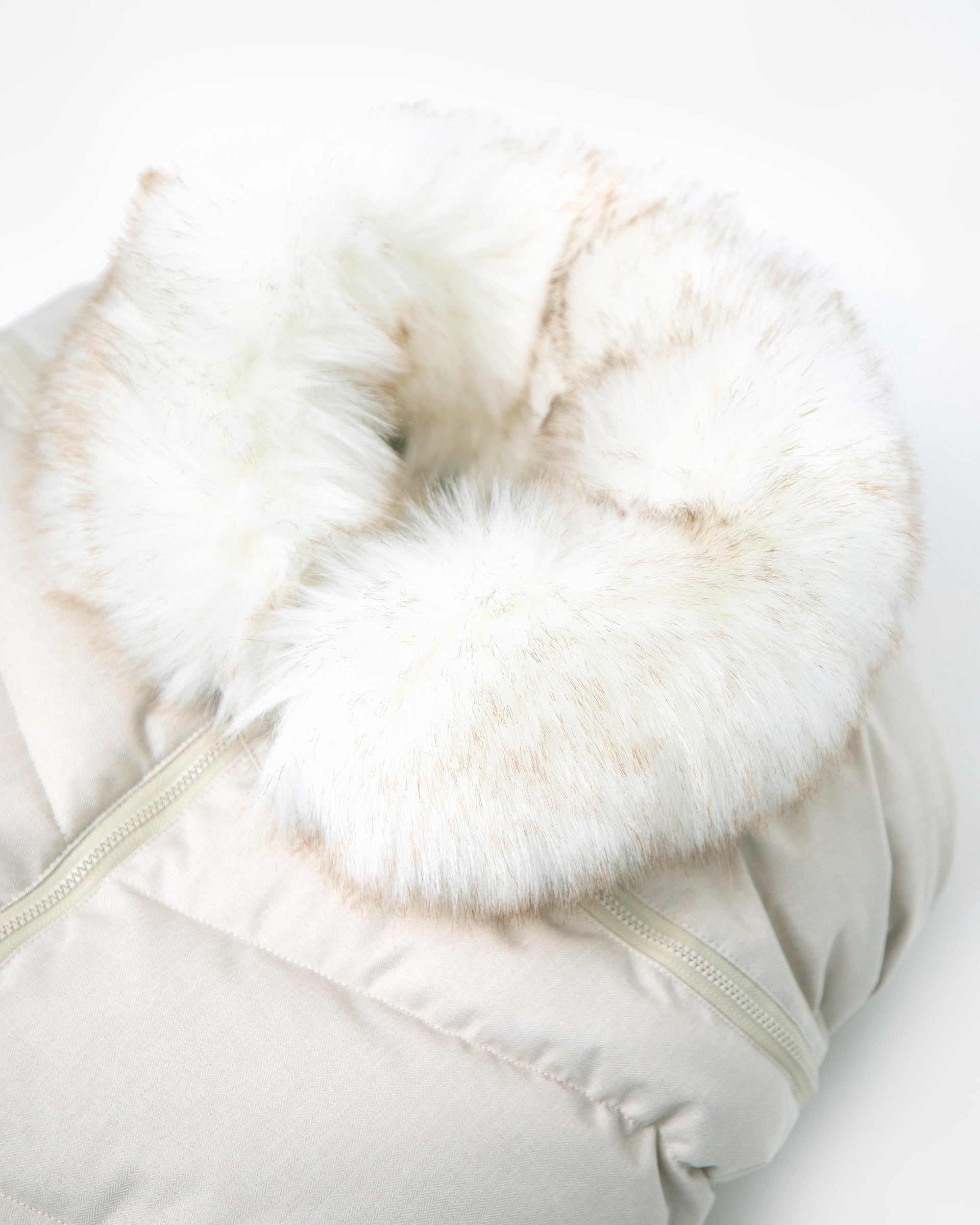 Heather Beige - White Faux Fur//