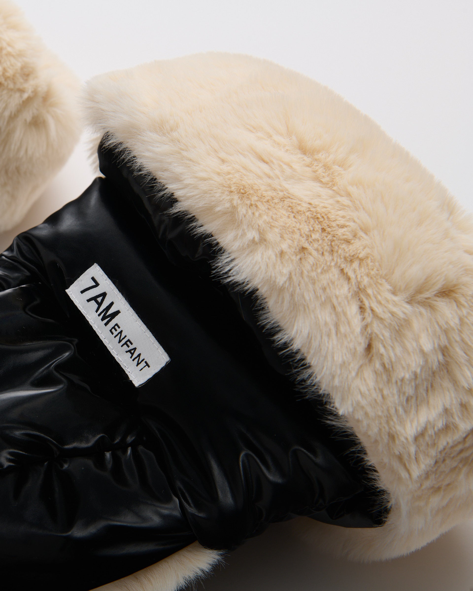Black Liquid Shine Arctic White Faux Fur//