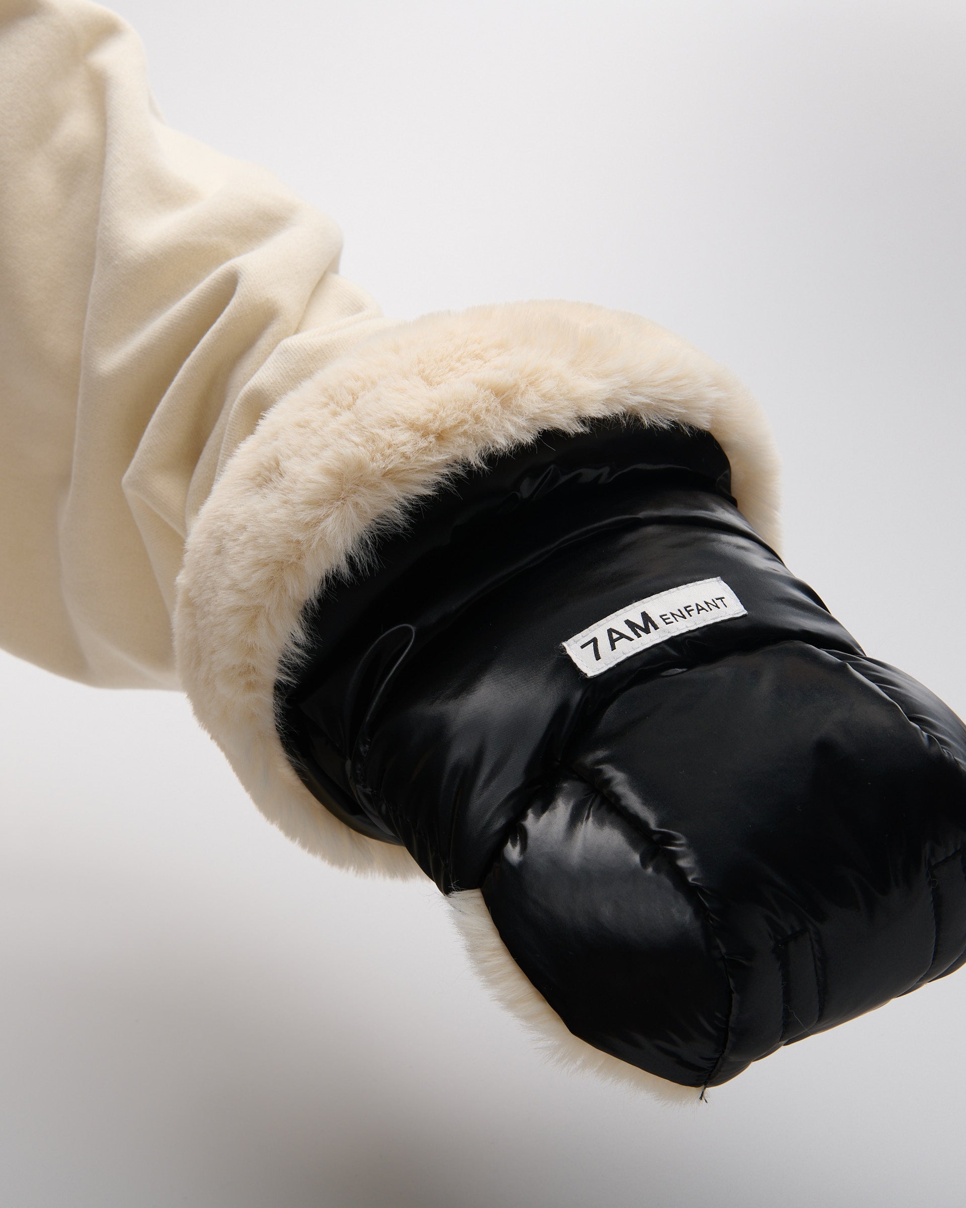 Black Liquid Shine Arctic White Faux Fur//