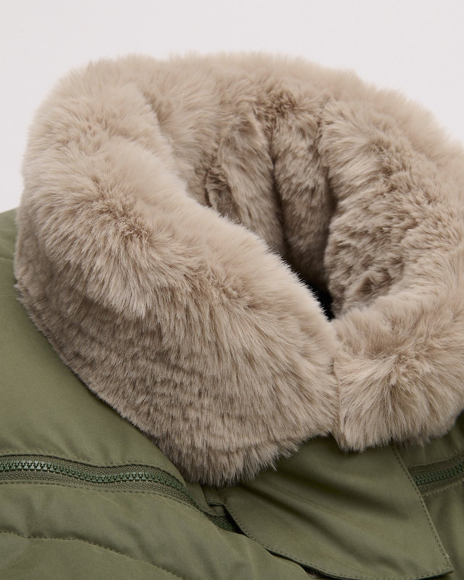 Woodland Greige Faux Fur//