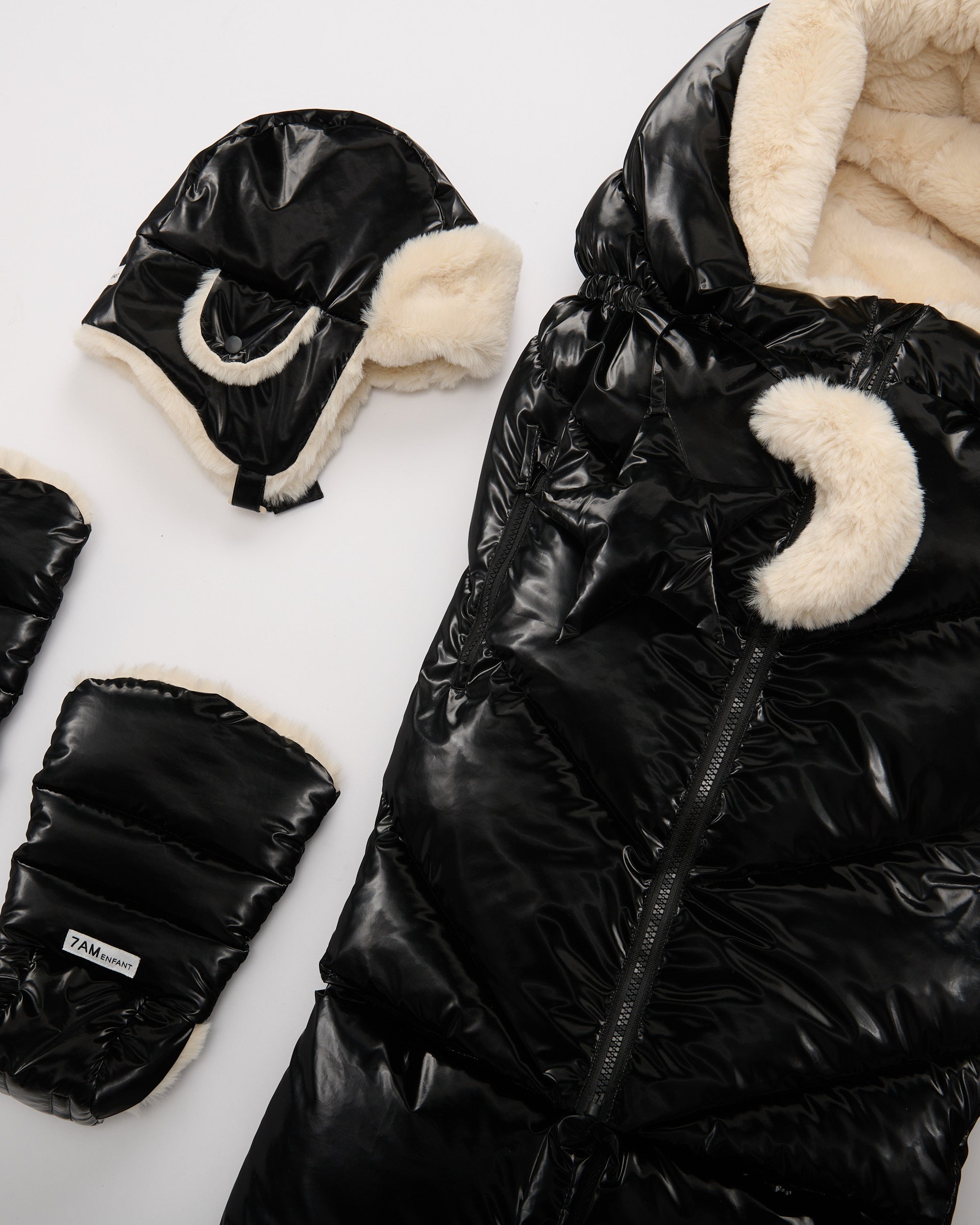 Black Liquid Shine Arctic White Faux Fur//