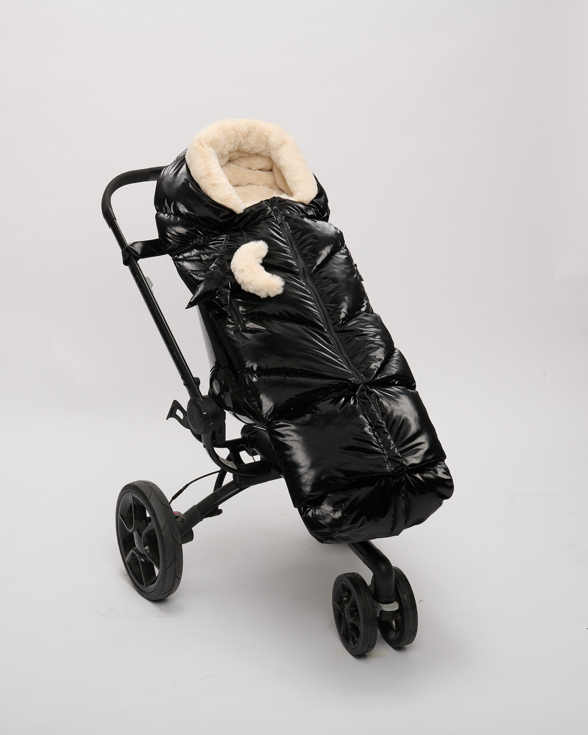 Black Liquid Shine Arctic White Faux Fur//