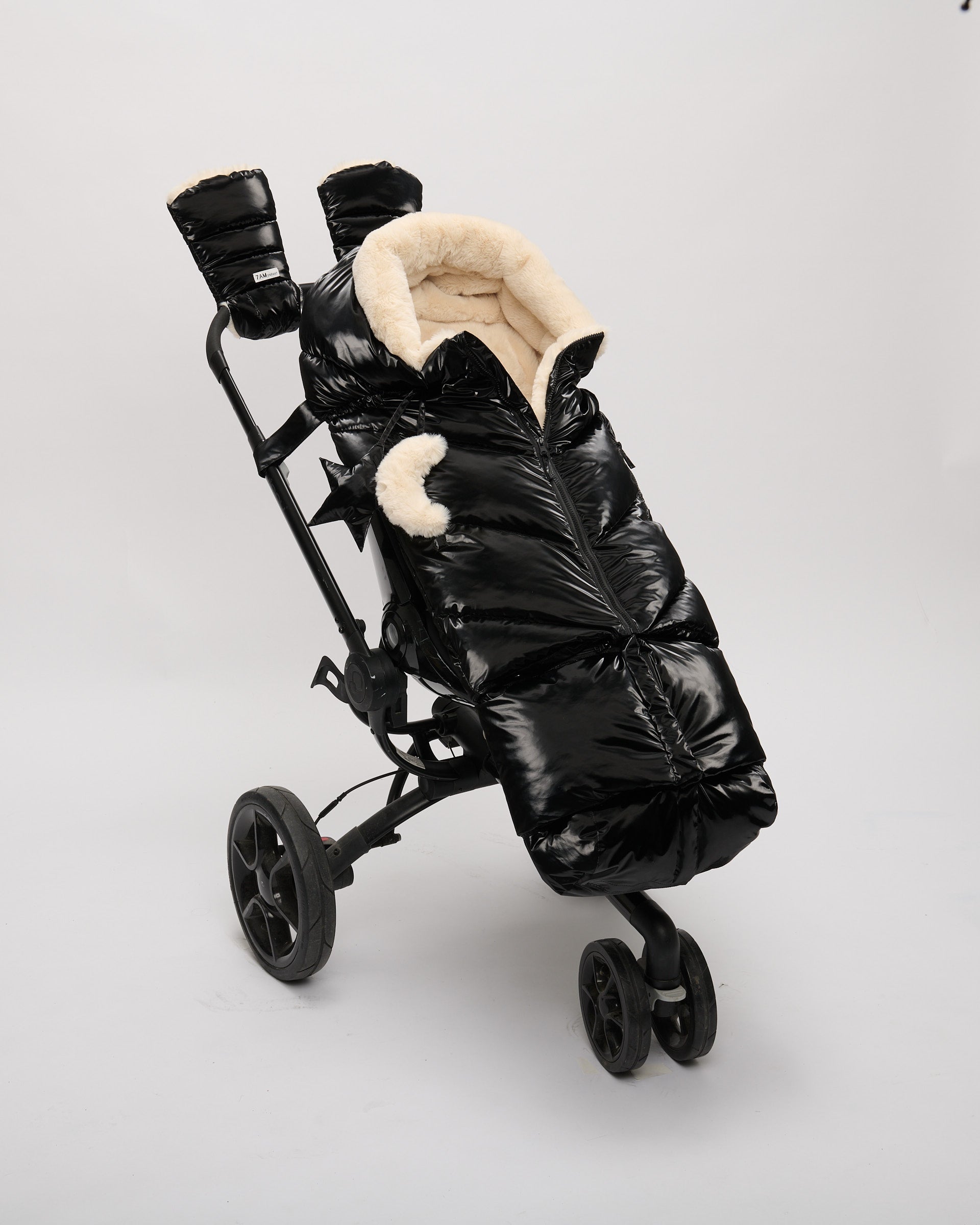 Black Liquid Shine Arctic White Faux Fur//