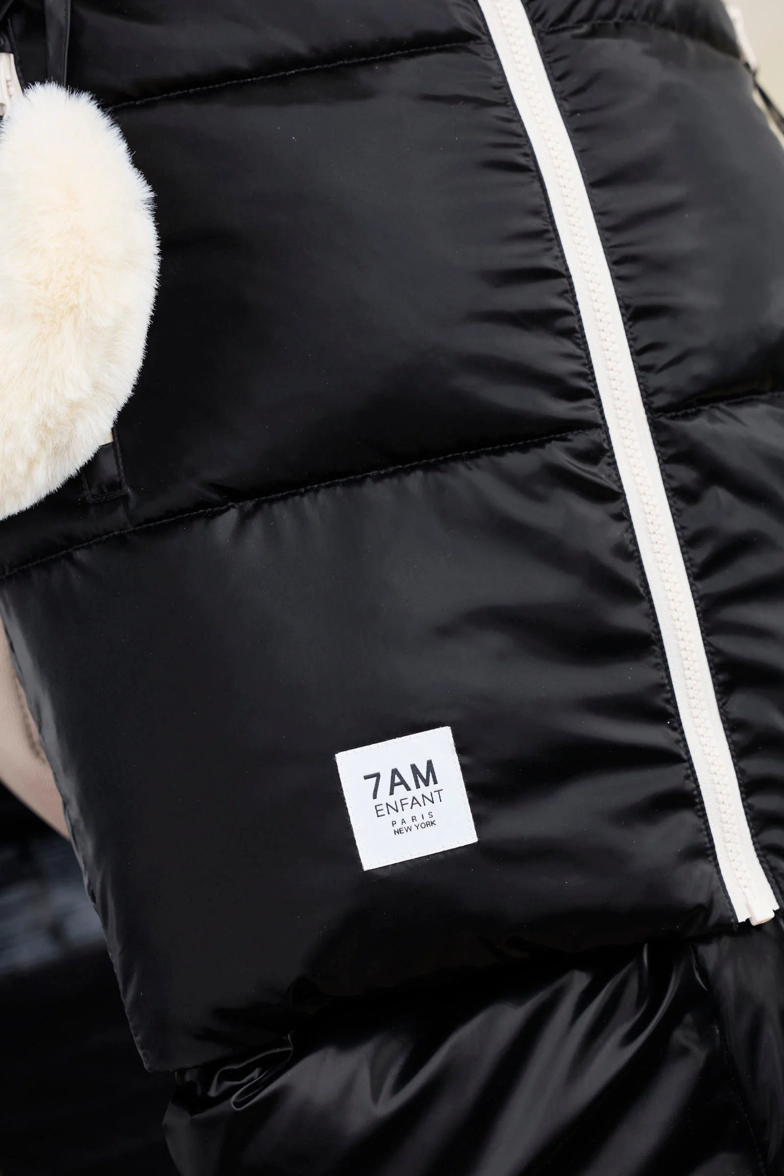 Black Liquid Shine Arctic White Faux Fur//