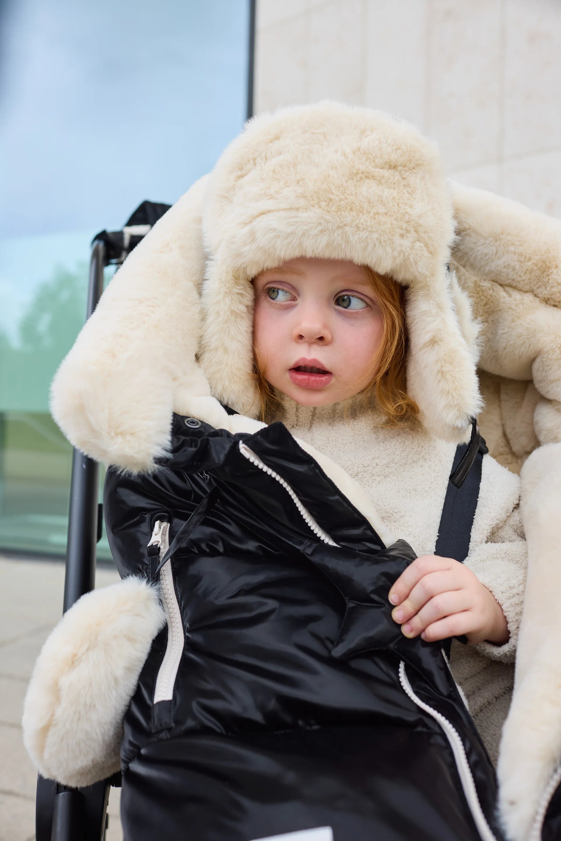 Black Liquid Shine Arctic White Faux Fur//