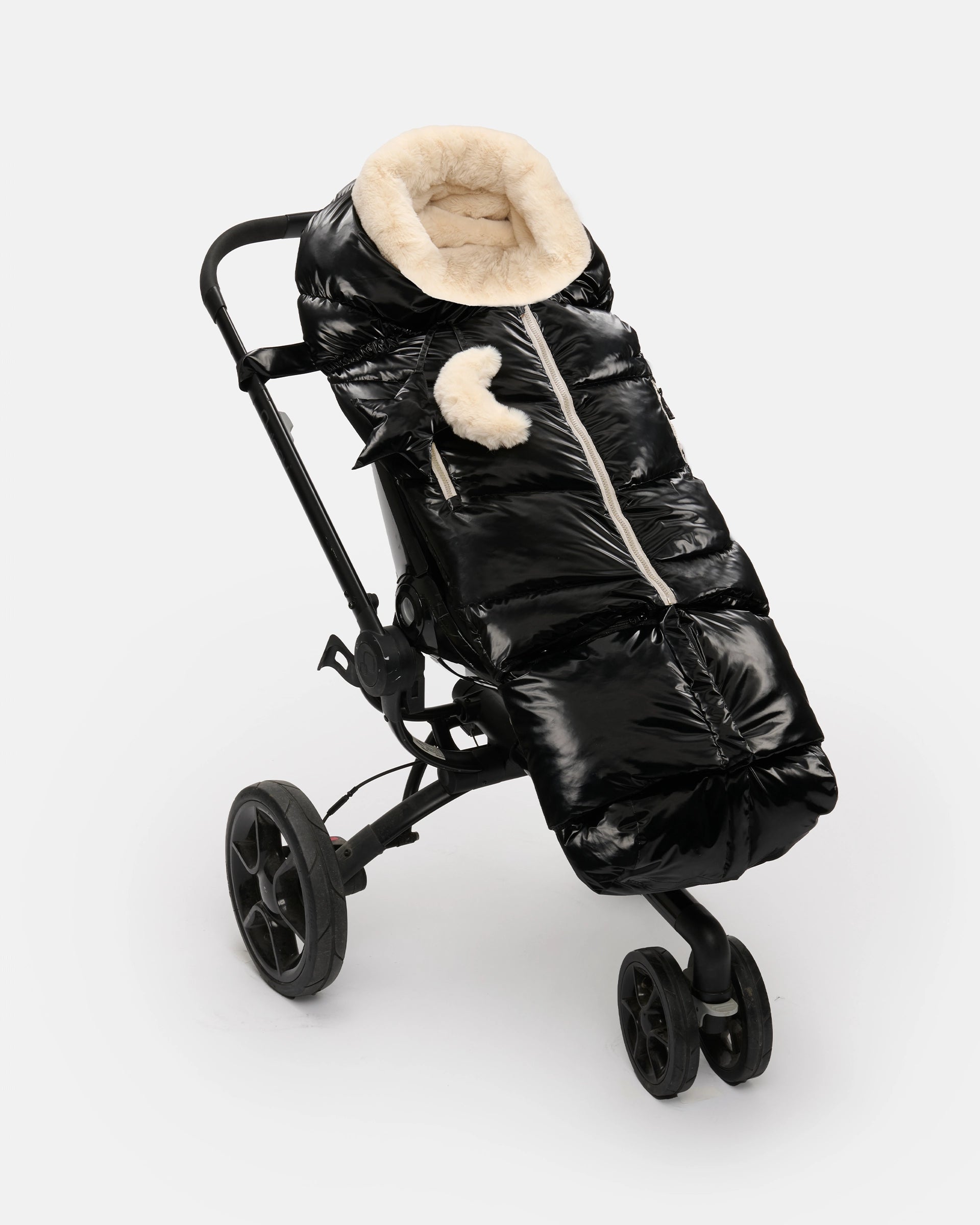 Black Liquid Shine Arctic White Faux Fur//