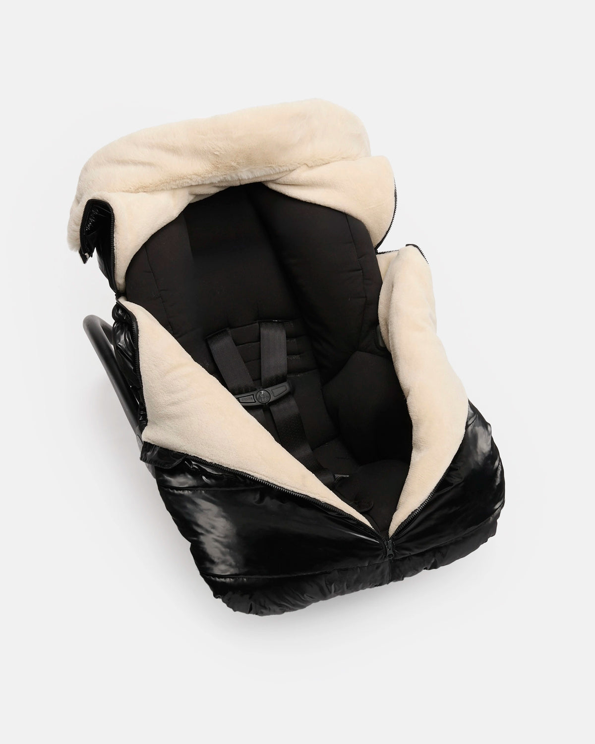 Black Liquid Shine Arctic White Faux Fur//
