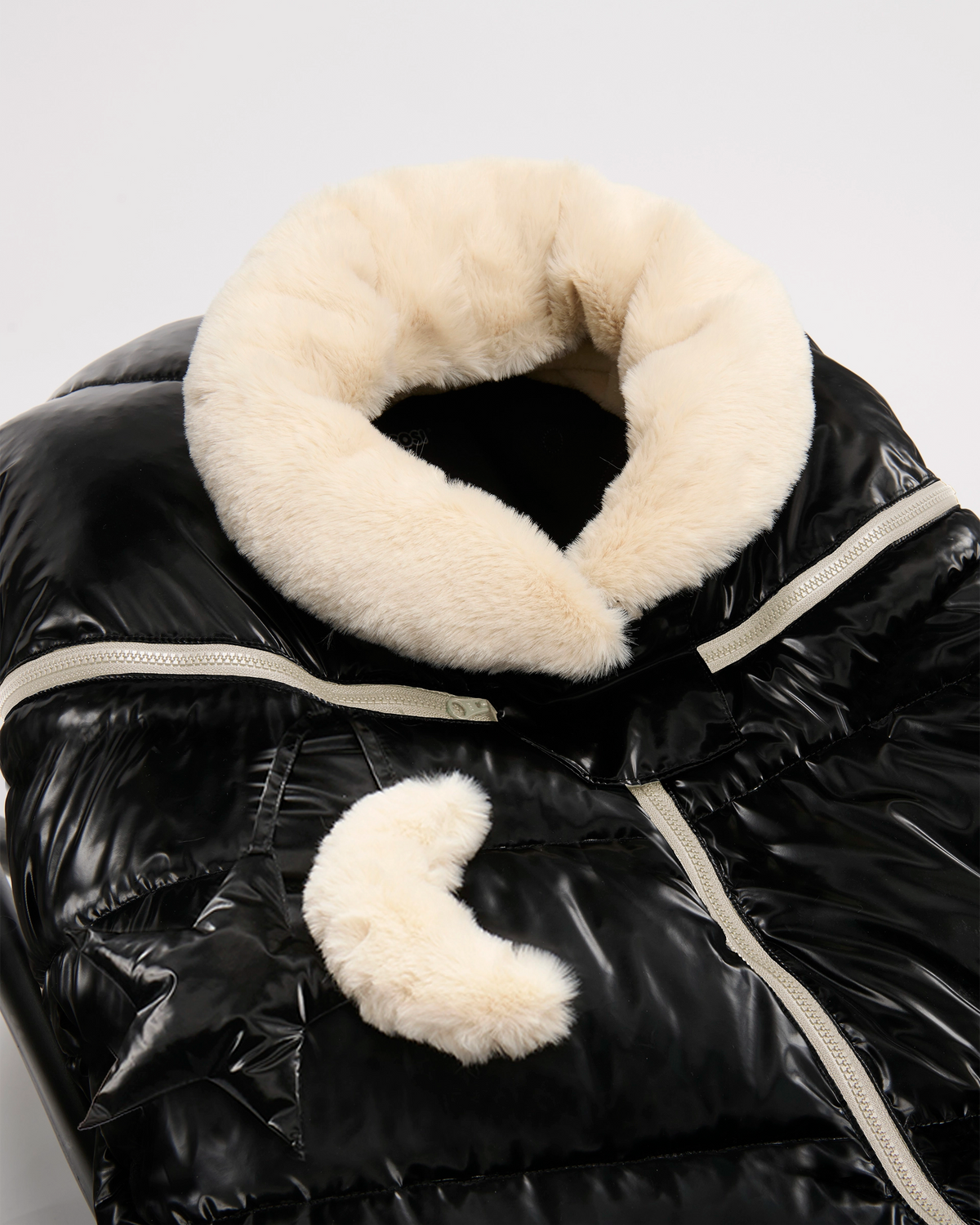 Black Liquid Shine Arctic White Faux Fur//