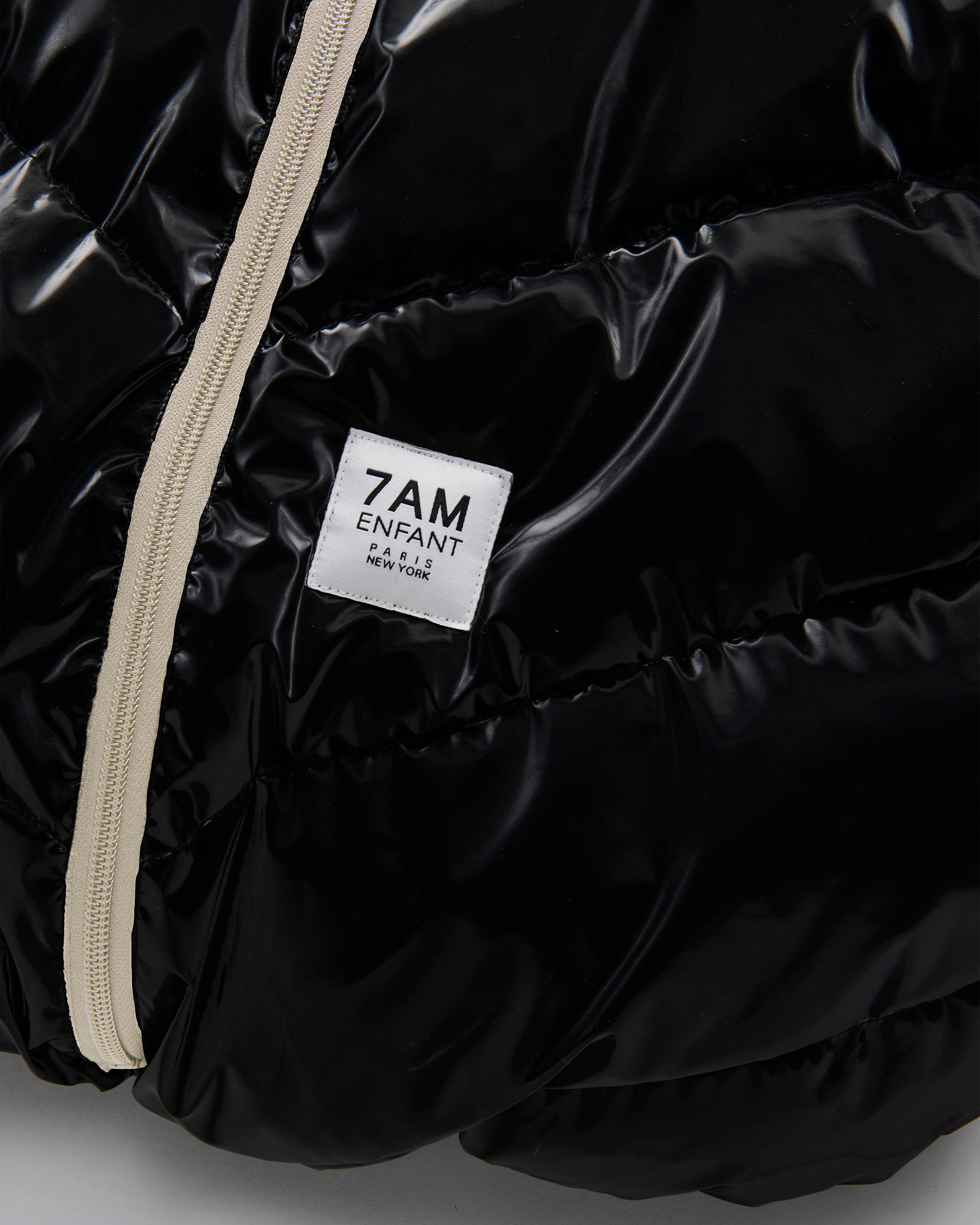 Black Liquid Shine Arctic White Faux Fur//