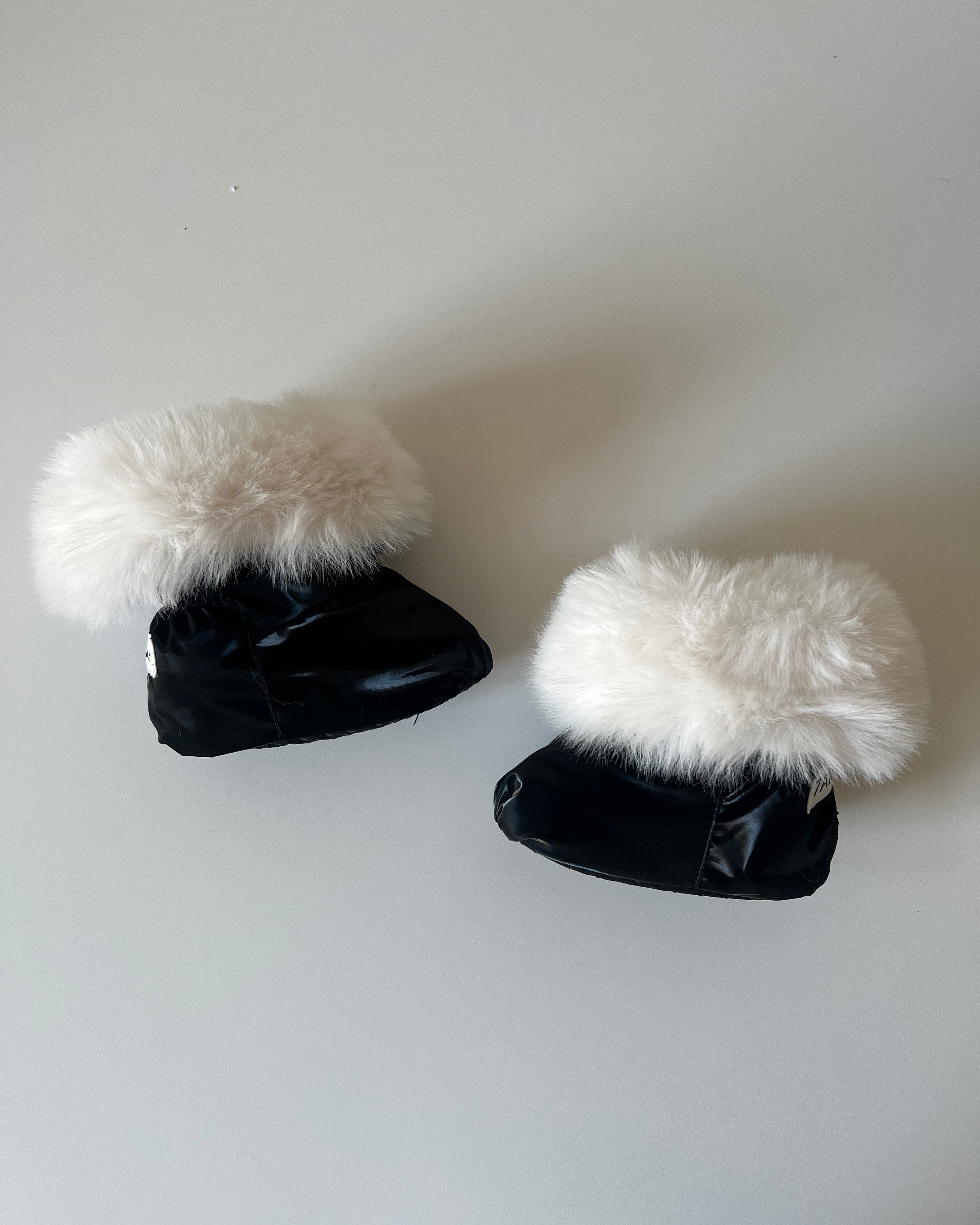 Black Liquid Shine Arctic White Faux Fur//