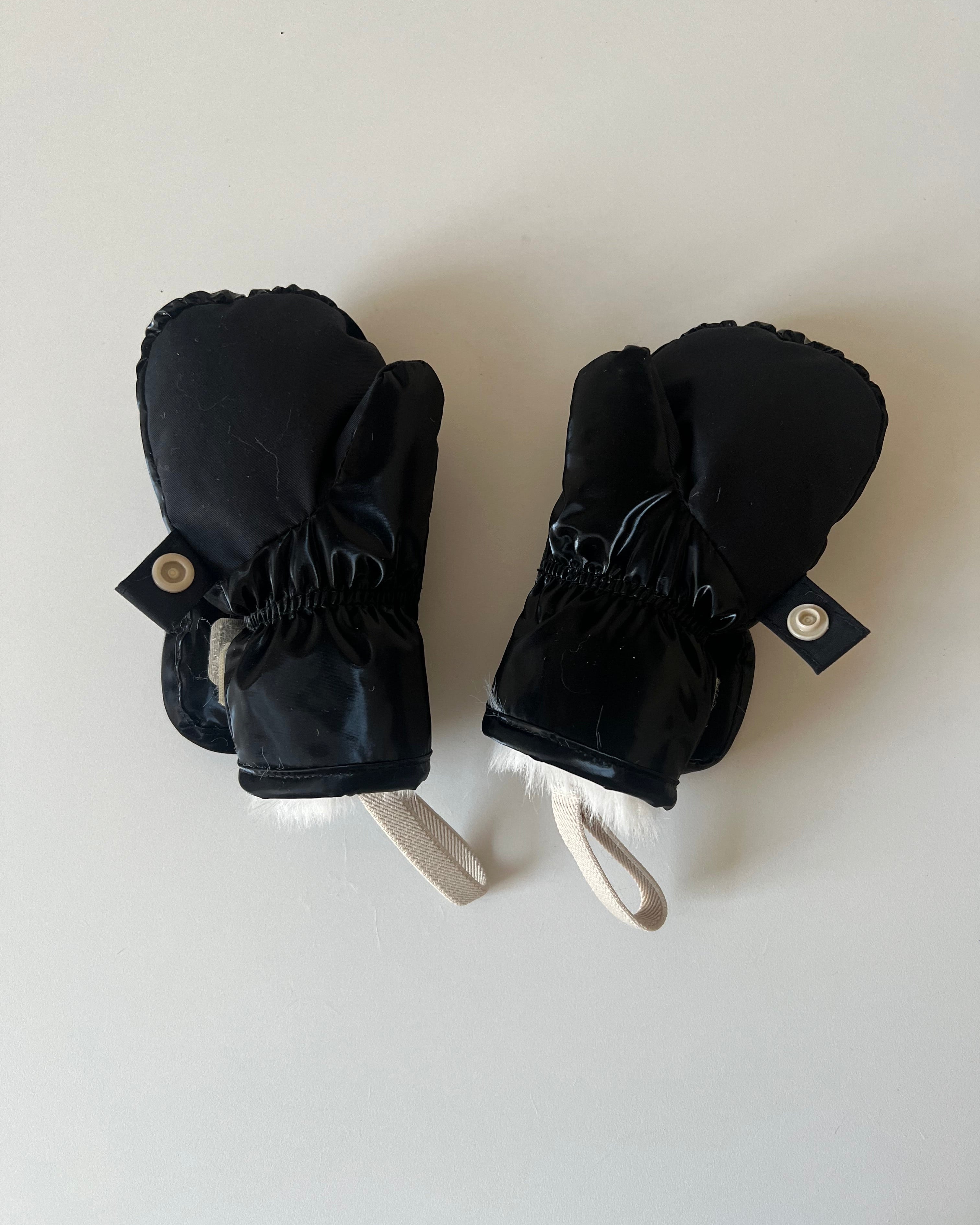 Black Liquid Shine Arctic White Faux Fur//